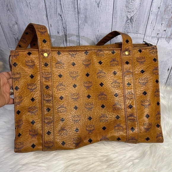 MCM classic logo tote in cognac - Picture 4 of 16